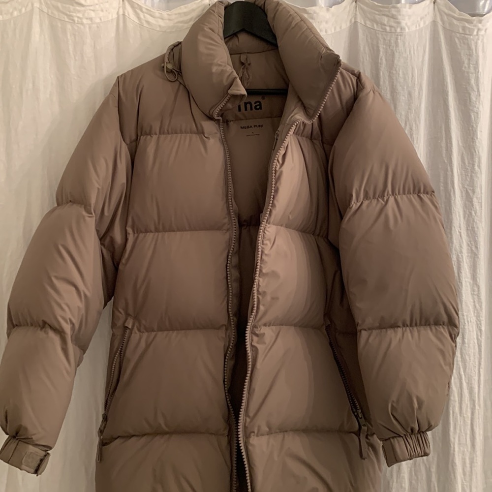 Aritzia Mega Puff Mid in Modern Taupe Size 1 - Picture 6 of 9